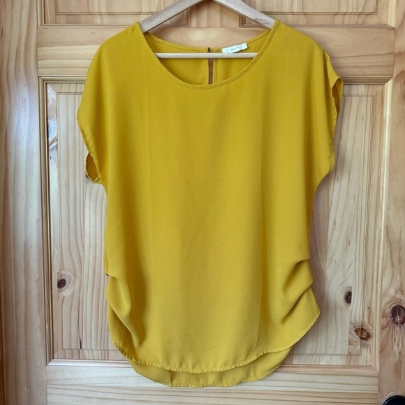 MINE shirred cap sleeve scoop neck mustard blouse size large - Picture 2 of 14
